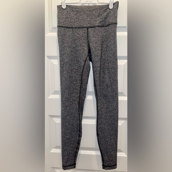 lululemon athletica Pants - Lululemon black heathered Wunder Under high rise tight 28” sz 8
